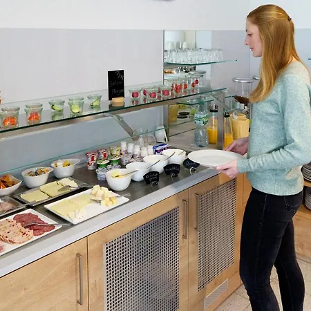 לינה וארוחת בוקר Rosenstein 3*